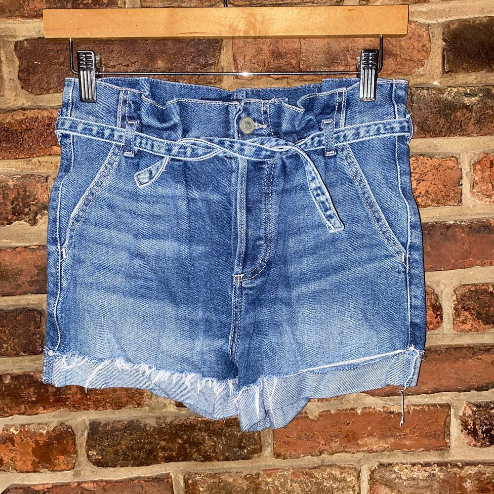 Hollister Co Medium Wash Blue Denim Ultra High Rise Mom Jean Shorts Size 0 24